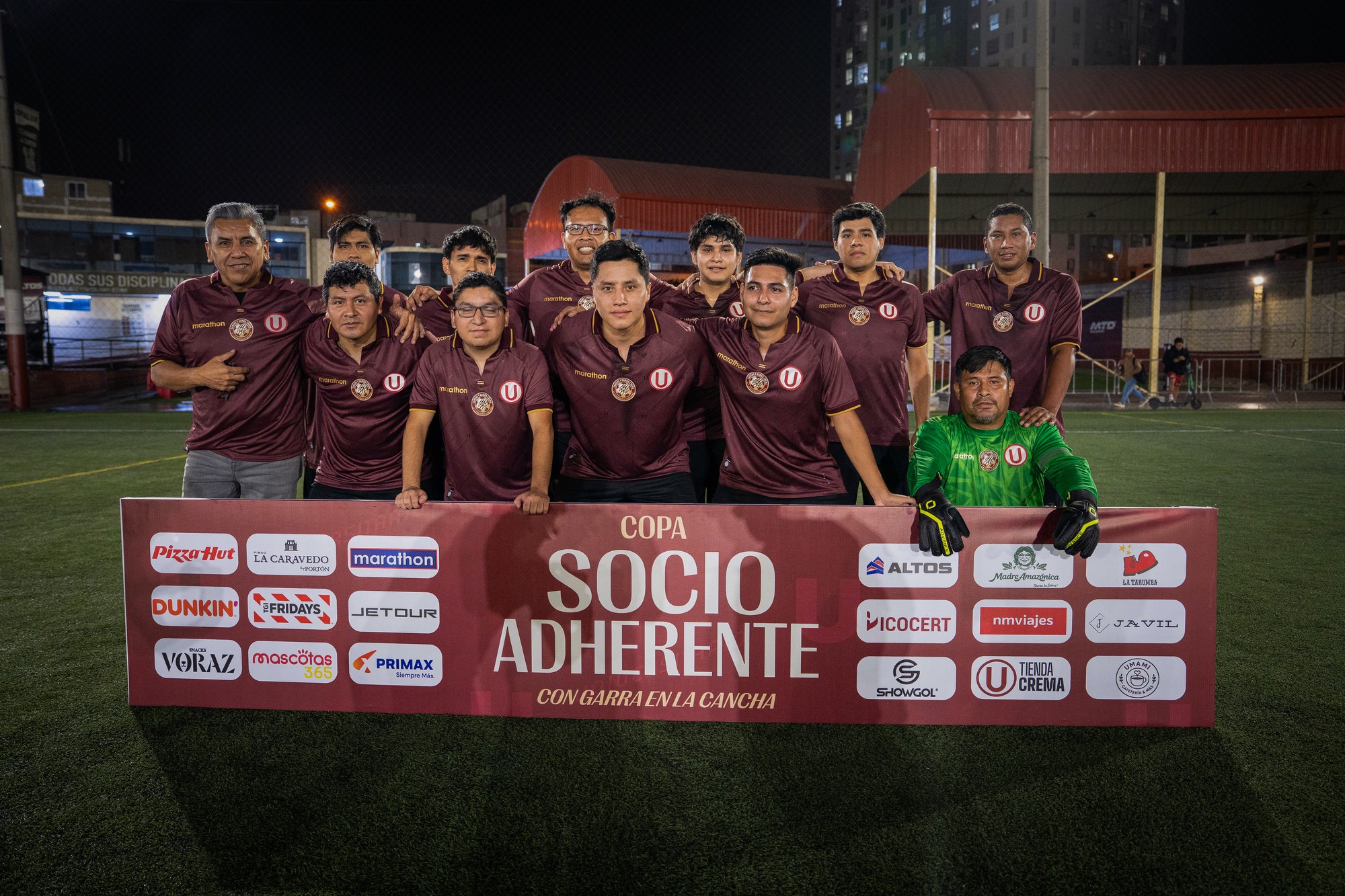 Equipo SANGRE Y GARRA CREMA